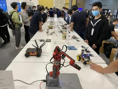 華為的轉身 從手機巨頭到多元智造服務商